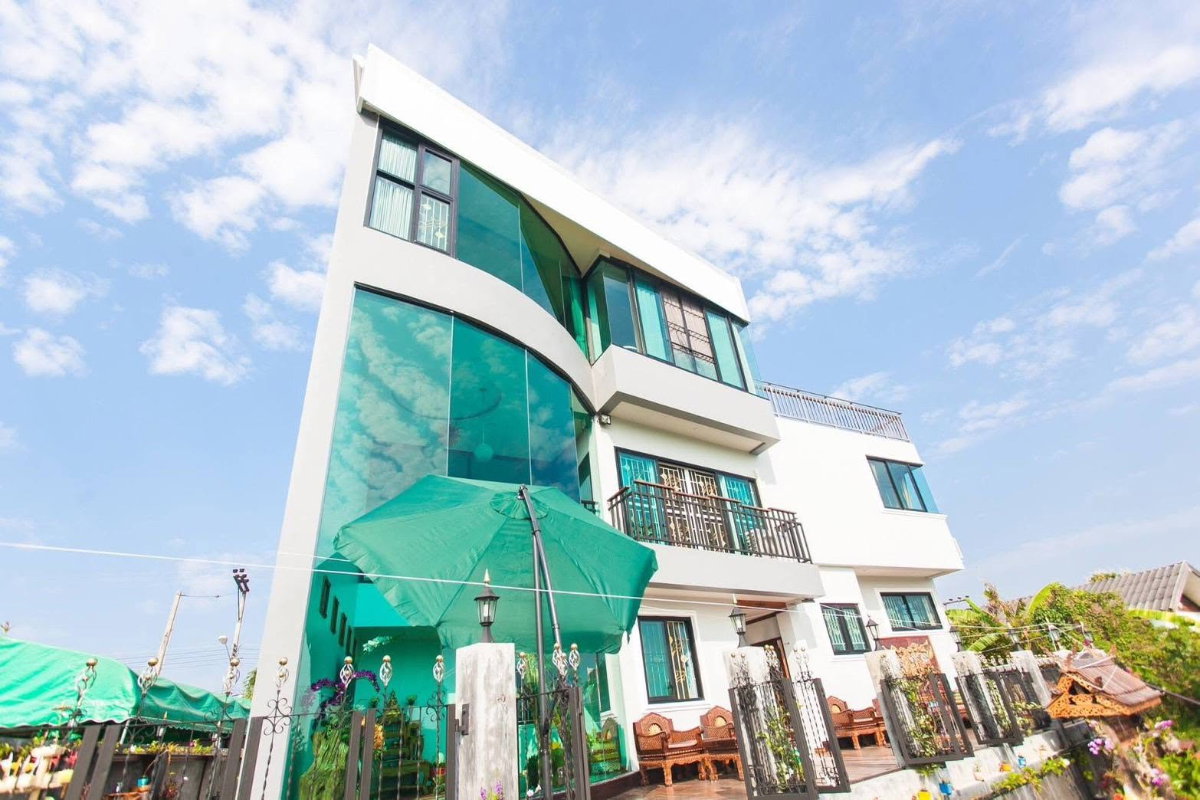 picture 3-Storey Detached House for Rent by the Ping River - 1/13