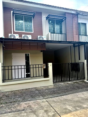 เช่าทาวน์โฮม ม.เกริก : 🏡✨ ทาวน์เฮ้าส์ 2 ชั้น สภาพใหม่ พร้อมเข้าอยู่ 📍 ลาดปลาเค้า ใกล้วัดลาดปลาเค้า 🚝 ใกล้ BTS 2 สาย