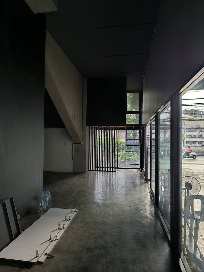 รูป พื้นที่ให้เช่าชั้น 1 (ใต้ตึกสำนักงาน) ทำเลดี เดินทางสะดวก เหมาะสำหรับประกอบธุรกิจ - รูปที่ 4/10