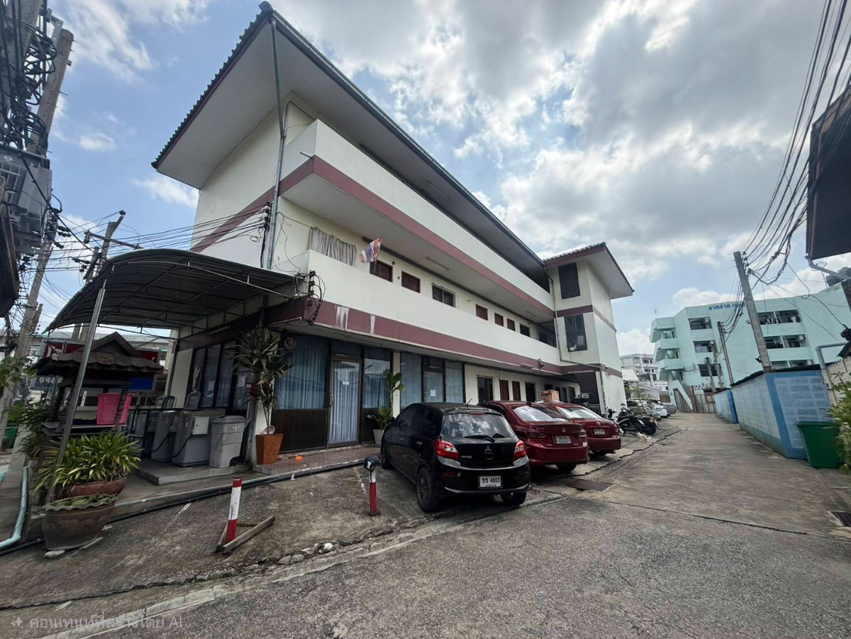 รูป ขายอพาร์ทเม้นท์ 3 ชั้น 27 ห้องนอน ผู้เช่าเต็ม รายได้ 99,000 บาท/เดือน ใกล้สถานีรถไฟฟ้าบางปะแก้ว - รูปที่ 2/8