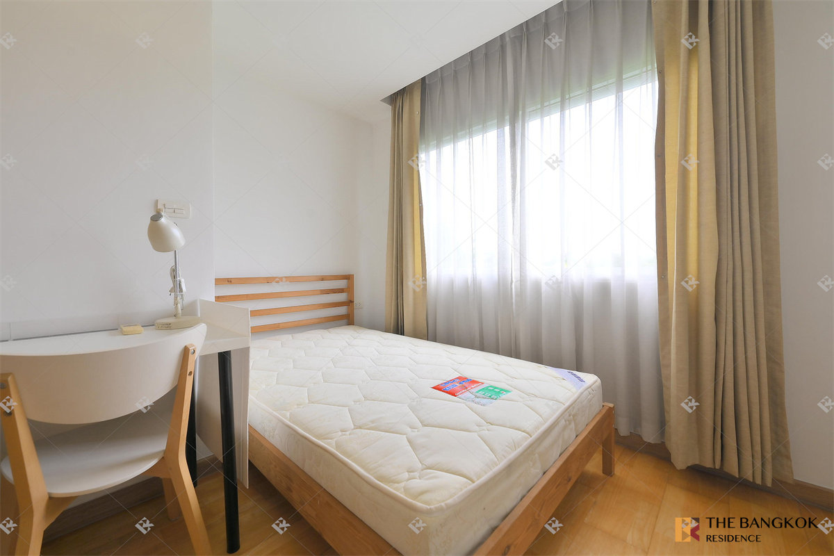 picture Room available, great price Residence 52 near BTS On Nut - 8/10