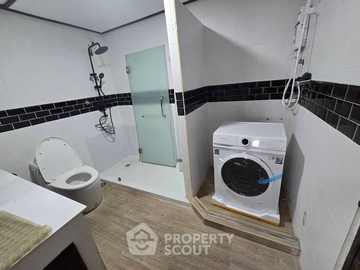 picture 3-BR Condo At Charoennakorn River Place, Thon Buri (ID 3163080) - 7/12