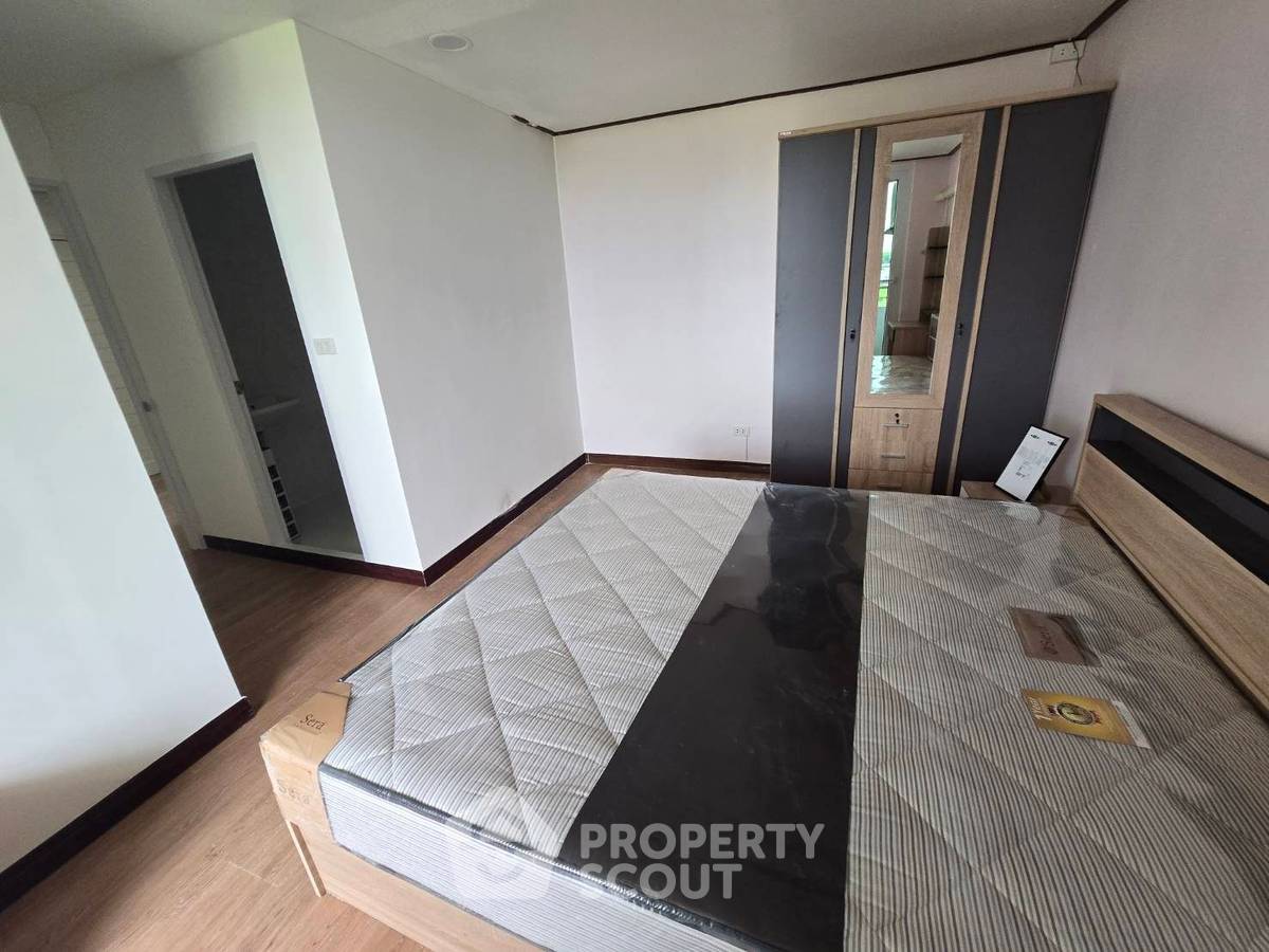 picture 3-BR Condo At Charoennakorn River Place, Thon Buri (ID 3163080) - 10/12