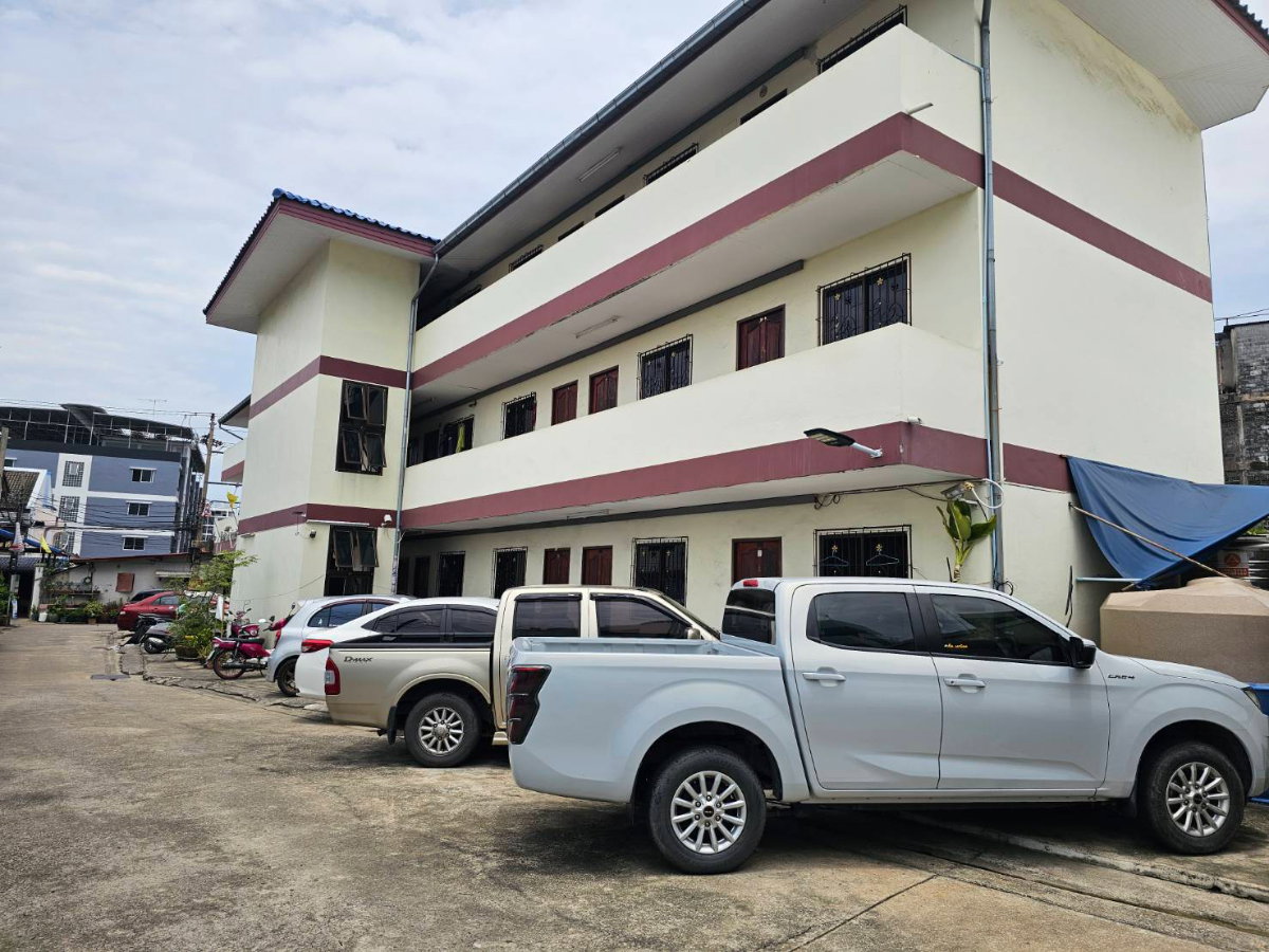 รูป ขายอพาร์ทเม้นท์ 3 ชั้น 27 ห้องนอน ผู้เช่าเต็ม รายได้ 99,000 บาท/เดือน ใกล้สถานีรถไฟฟ้าบางปะแก้ว - รูปที่ 8/8