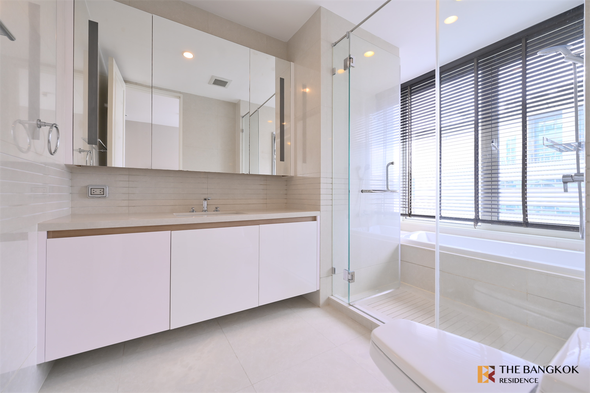 picture Q Langsuan near BTS Ratchadamri Comfortable and Ready to Move-in - 3/10