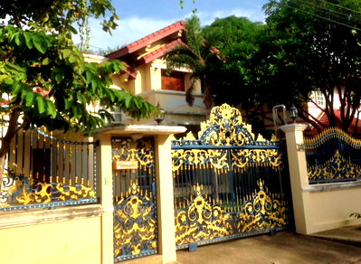 Houses for rent Bang Pu Industrial Estate : 2-storey detached house for rent, 100 sq m., parking for many cars. Located on Srinakarin Road Near Paolo Samut Prakan Hospital