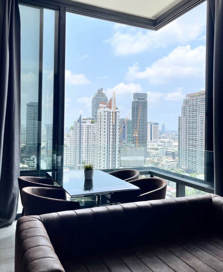 picture Ashton Silom - 13/16