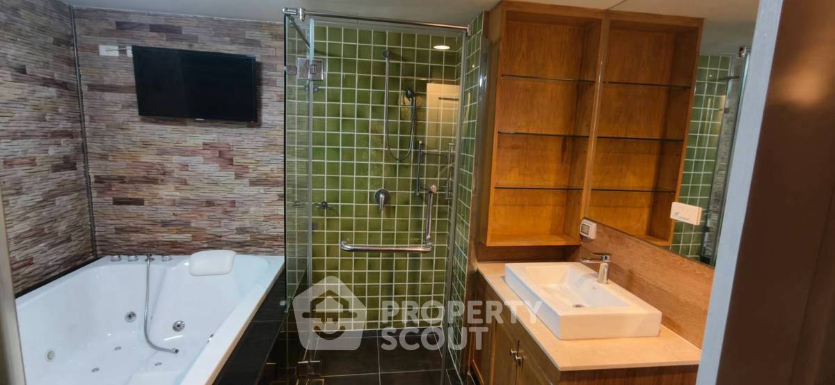 picture Pet-Friendly 3-BR President Park Condominium Near MRT Queen Sirikit (ID 3162889) - 9/19