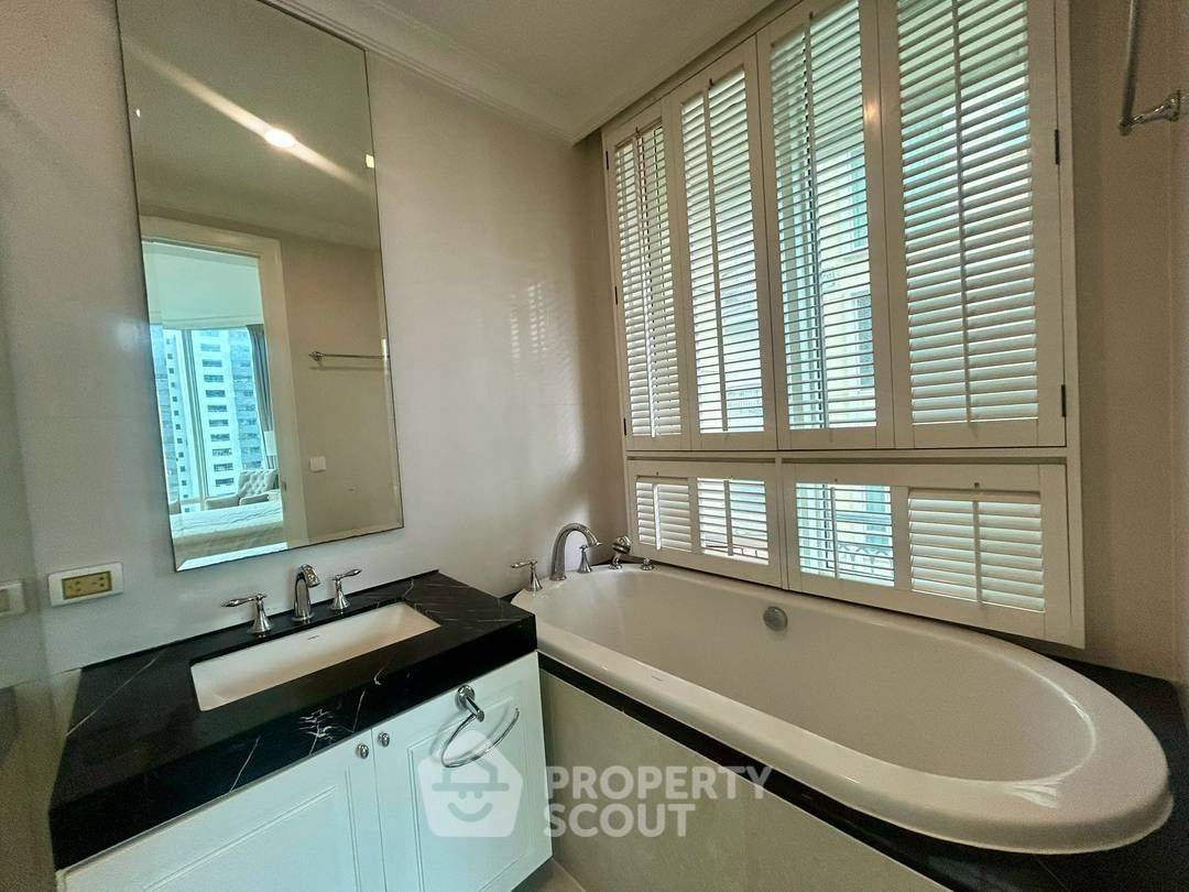 picture Spacious 3-BR 143 Sqm Royce Private Residences Near MRT Sukhumvit (ID 3161603) - 7/12
