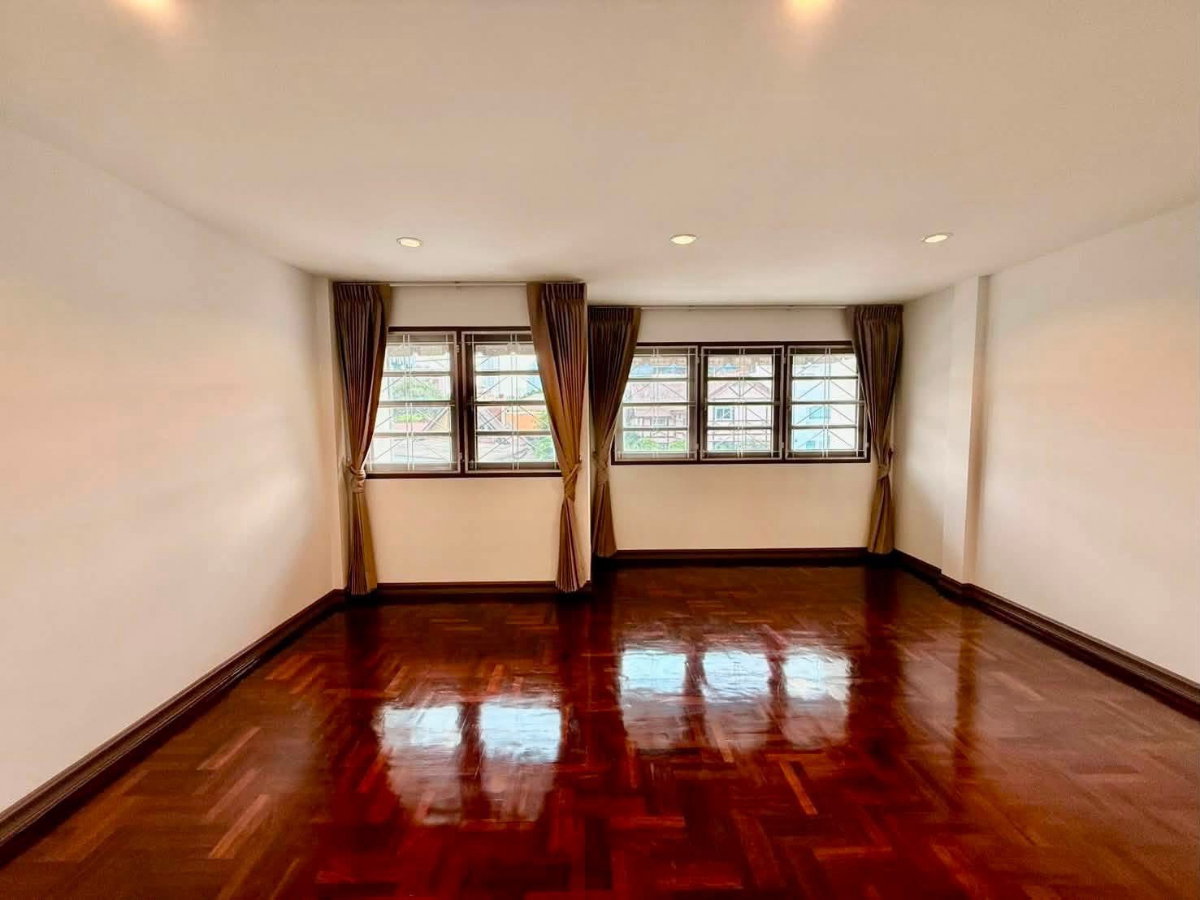 รูป 🏡 FOR RENT บ้านเดี่ยว 3 ชั้น รีโนเวทใหม่ ทำเลสุทธิสาร – อินทามระ 4 ห้องนอน 3 ห้องน้ำ บ้านสวยพร้อมอยู่ ใจกลางเมือง - รูปที่ 8/9