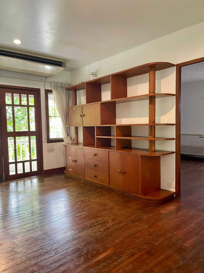 รูป LTH16035 - Rare Garden House for Sale Ruamrudee | Large Private Garden | BTS Ploenchit | 130 MB | บ้านขาย ร่วมฤดี - รูปที่ 10/11