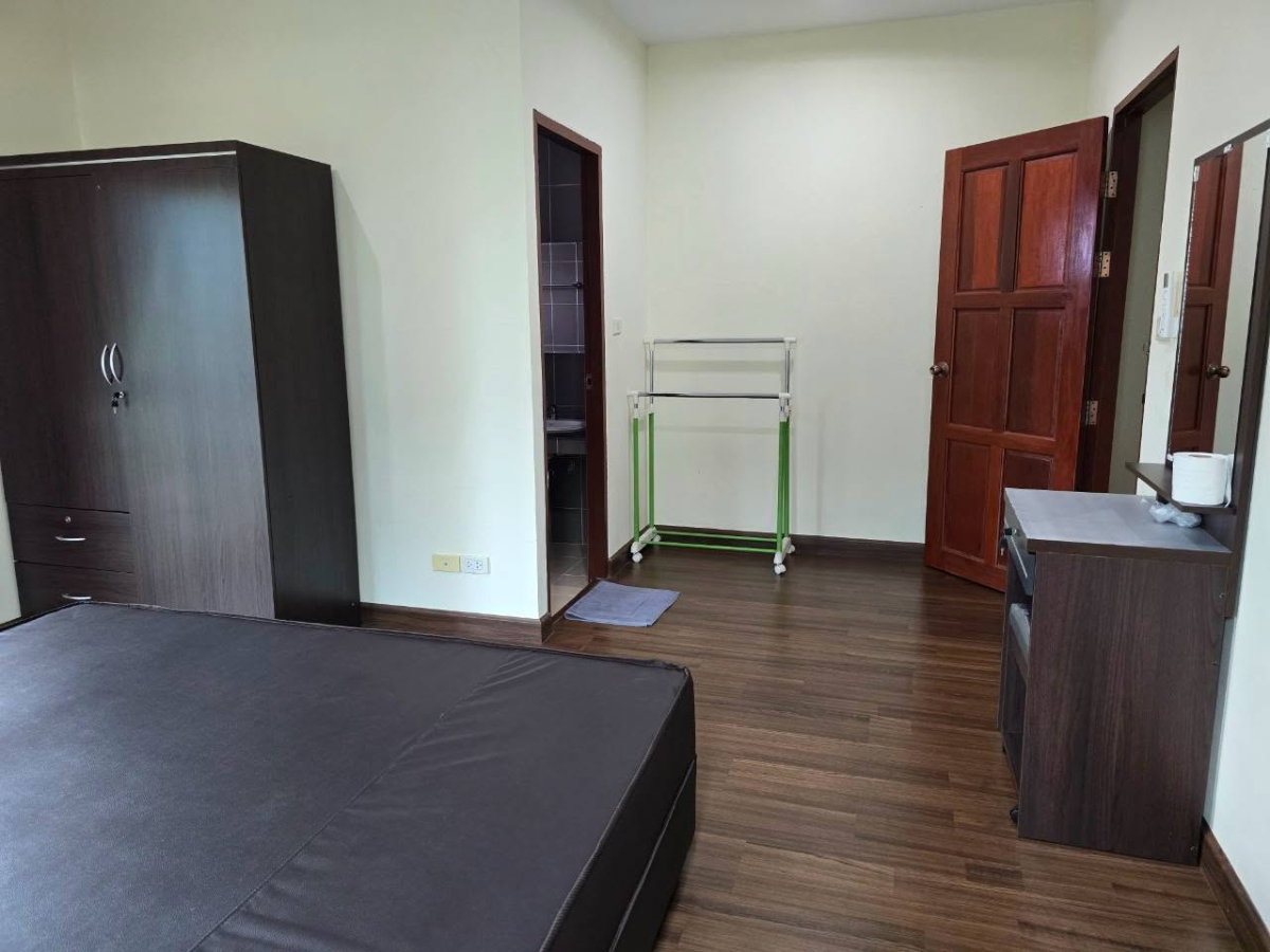 picture Townhouse Soi Srisukri 6, Mae Hia, Private Home, Well-Designed Layout with Functional Living Space - 8/14