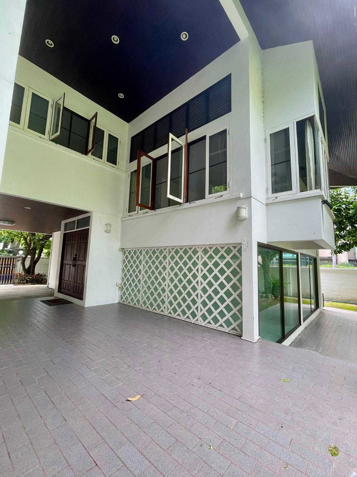 รูป LTH16035 - Rare Garden House for Sale Ruamrudee | Large Private Garden | BTS Ploenchit | 130 MB | บ้านขาย ร่วมฤดี - รูปที่ 4/11