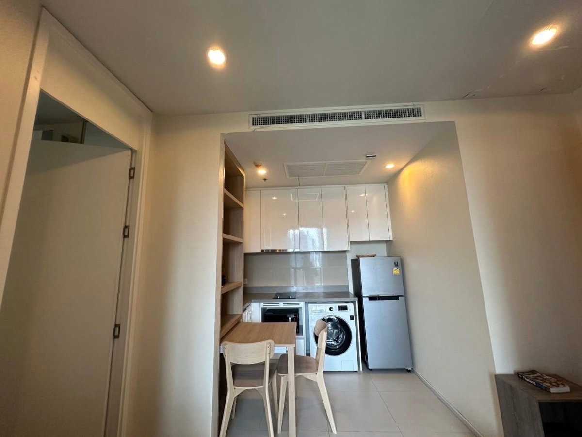 รูป ห้องสวย ราคาพิเศษ ให้เช่า M ลาดพร้าว เฟอร์นิเจอร์และเครื่องใช้ไฟฟ้าครบ พร้อมเข้าอยู่ - รูปที่ 3/5