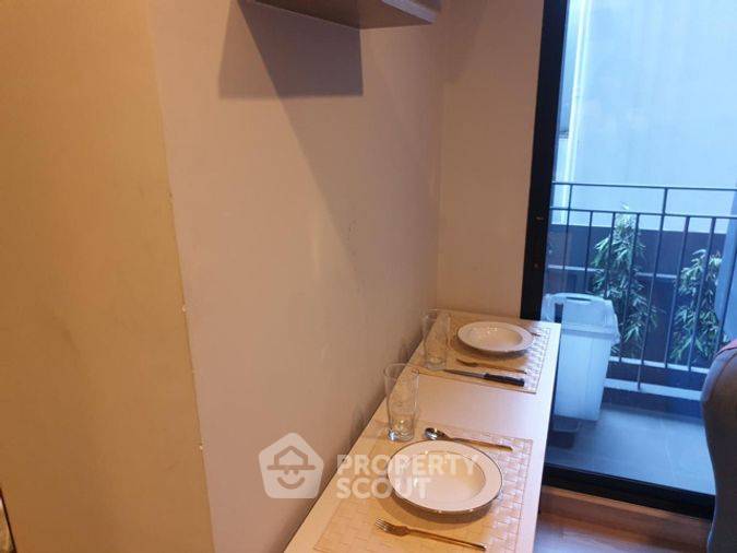 picture 1-BR Condo At The Unique 19 Near MRT Ratchadaphisek (ID 408490) - 3/10