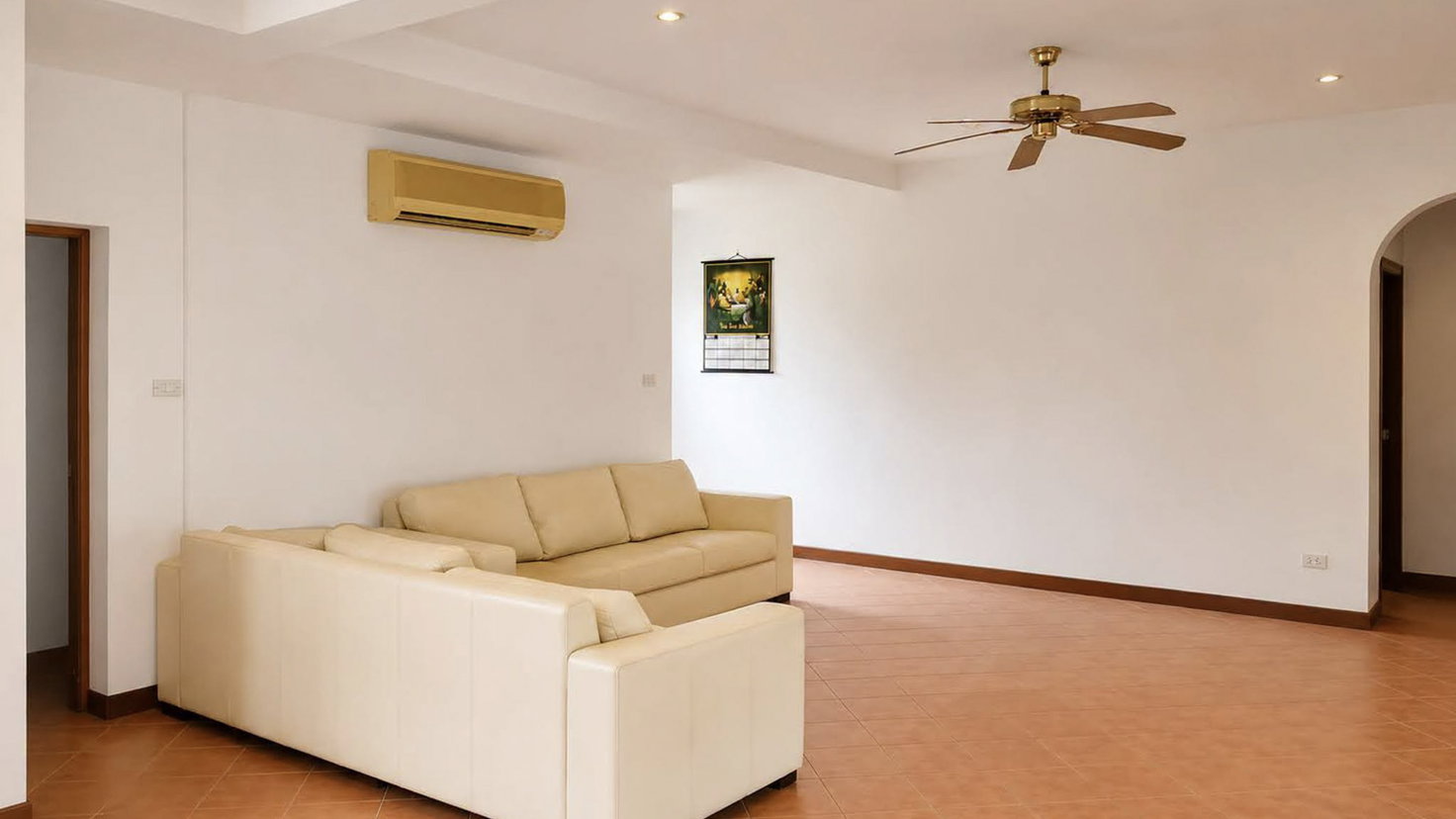 รูป 6 Bedroom Pool Villa for Sale Near Mabprachan Lake Pattaya - รูปที่ 5/23