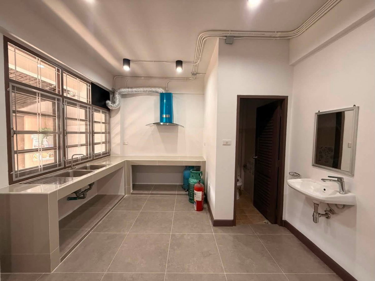 รูป 🏡 FOR RENT บ้านเดี่ยว 3 ชั้น รีโนเวทใหม่ ทำเลสุทธิสาร – อินทามระ 4 ห้องนอน 3 ห้องน้ำ บ้านสวยพร้อมอยู่ ใจกลางเมือง - รูปที่ 4/9