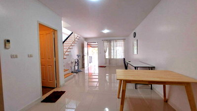 Townhouses for rent Bangkok : 3-story townhome for rent, Ladkrabang 20/1, Town Plus Onnut-Ladkrabang. **23,000 baht/month** (N.2257)