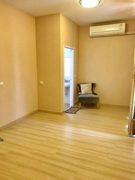 picture MRT Rat Phatthana 800 m. Mistine intersection 450 m. Townhouse for rent, 2 floors, functions, 3 bedrooms, 3 bathrooms, potential location in - 6/8