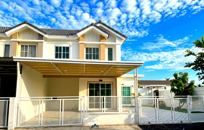 Townhouses for sale Central Plaza Westgate : Newly renovated house for sale, Pruksa 76 Bang Yai-Kaew In. Transfer fees included. Spacious land area of ​​45.9 square wa.