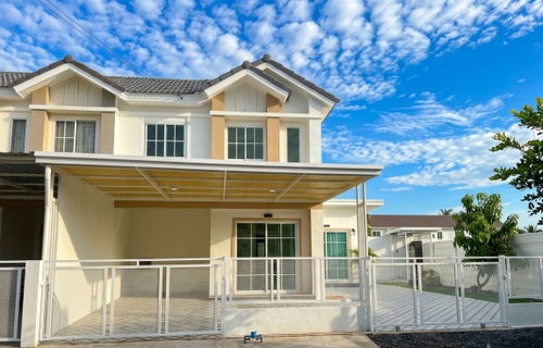 Newly renovated house for sale, Pruksa 76 Bang Yai-Kaew In. Transfer fees included. Spacious land area of 45.9 square wa.