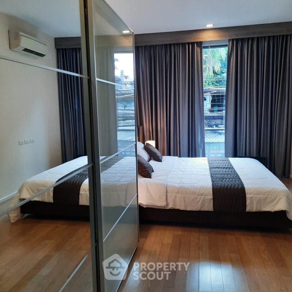 picture Great Value 1-BR At Trapezo Sukhumvit 16, 300m To MRT Queen Sirikit (ID 891425) - 2/9