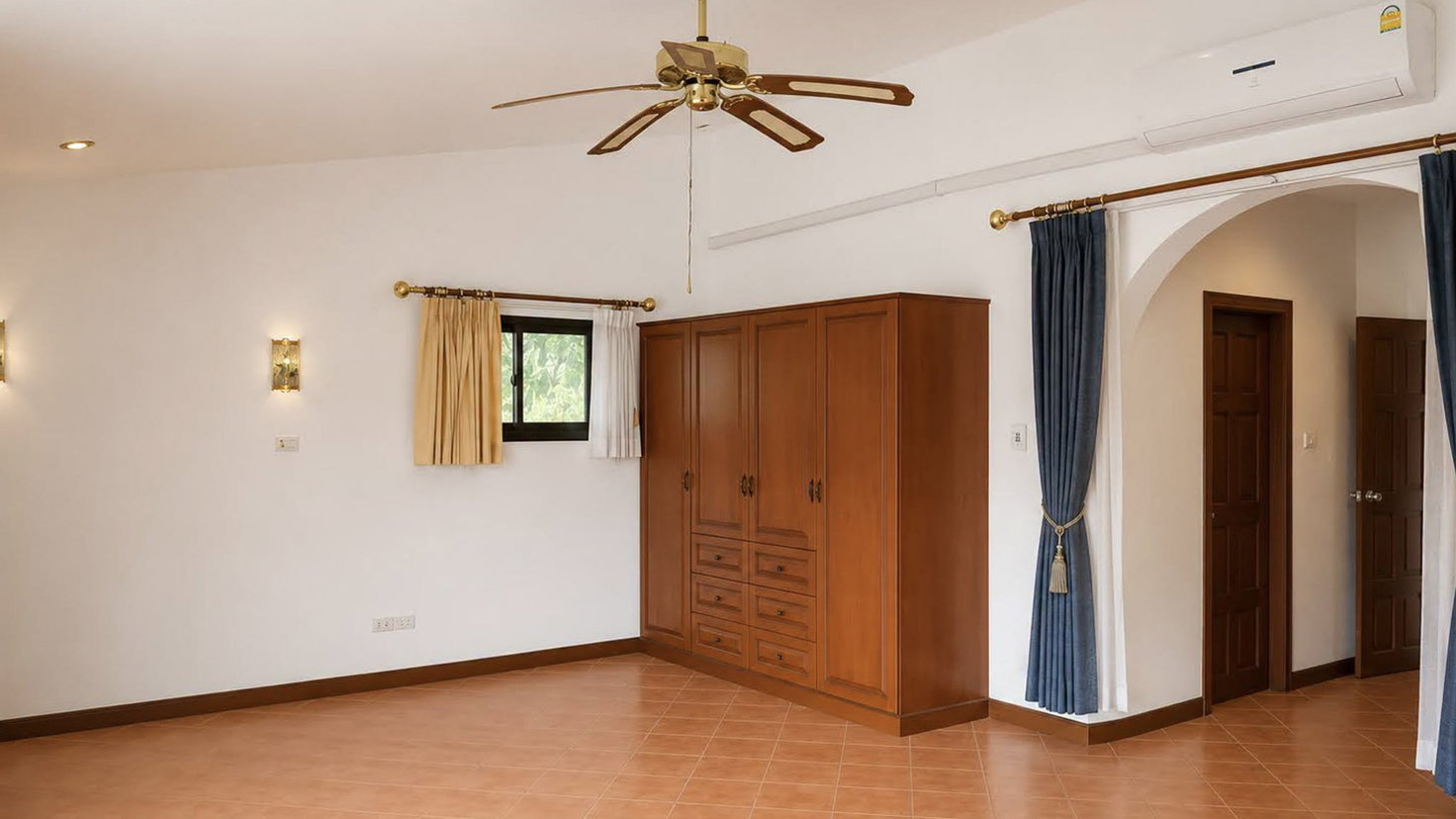 รูป 6 Bedroom Pool Villa for Sale Near Mabprachan Lake Pattaya - รูปที่ 16/23