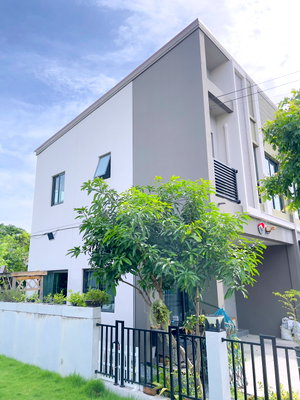 Townhouses for sale Tiwanon Road : V Compound Tiwanon-Rangsit   House For Sale / Line : @mintocondo