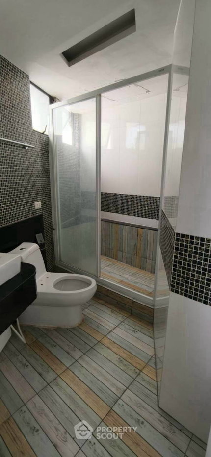 picture Pet-Friendly 3-BR President Park Condominium Near MRT Queen Sirikit (ID 3162889) - 17/19