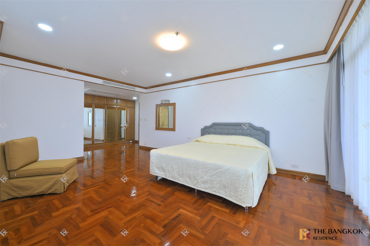 picture Luxurious Design, Elevated Atmosphere Ruamsuk Condominium - 7/10