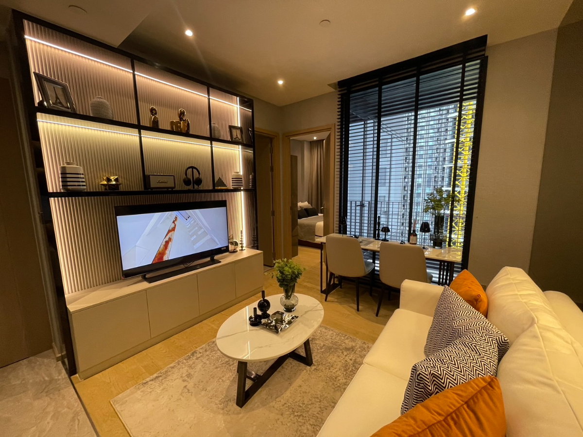 picture Ashton Asoke Rama9  Complete Appliance Package, Ready to Move In - 2/8