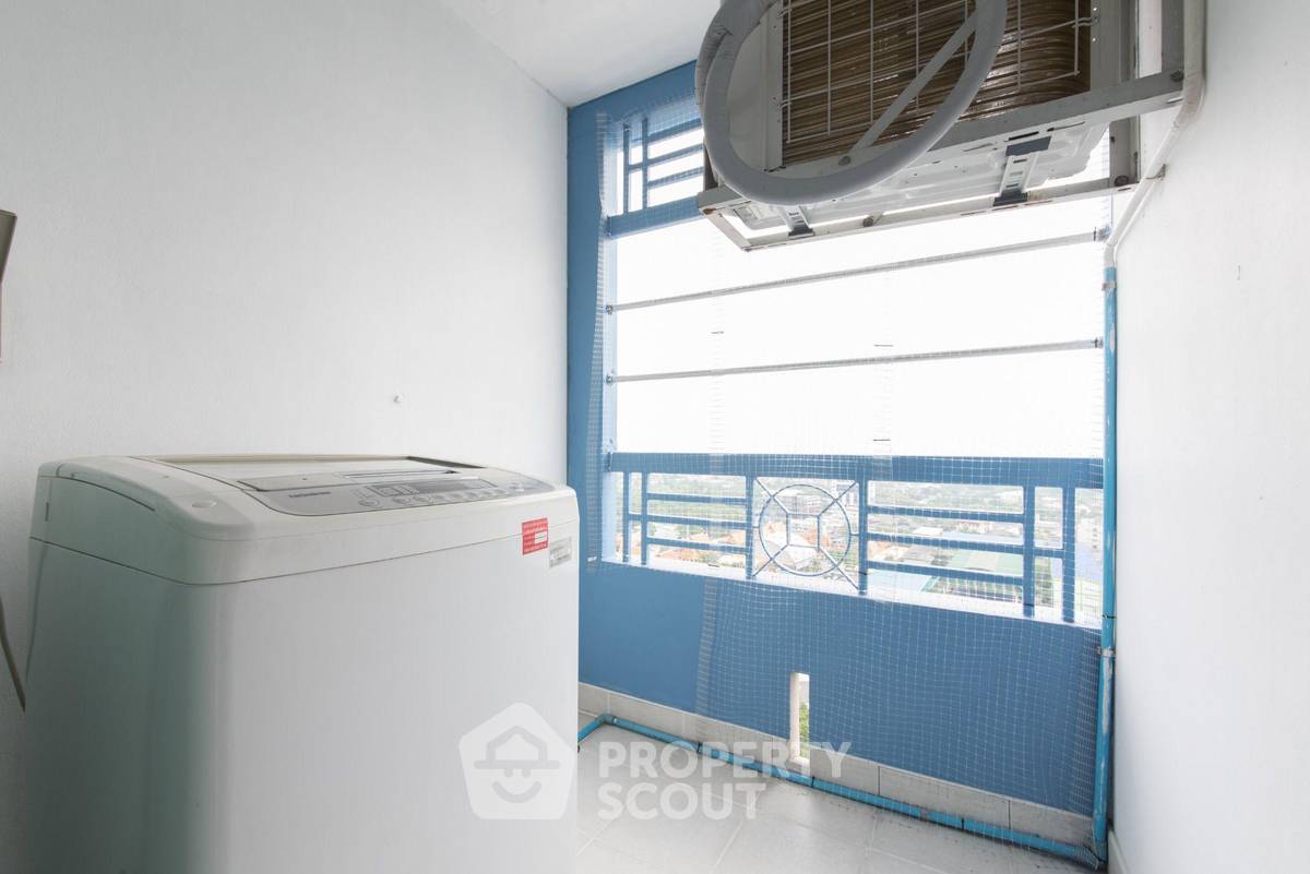 picture 1-BR Condo At Lumpini Ville Sukhumvit 77 Near BTS On Nut (ID 58147) - 4/14