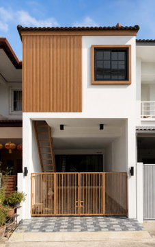 Phanason Bor Rae, Wichit A newly renovated 2-storey Modern Minimal townhome with an open, airy feel and no house directly opposite for added privacy.