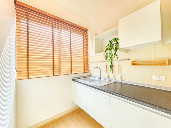 picture ðĨ For Sale | City Home Srinakarin â Move-in Ready Unit with Separate Kitchen and Full Furniture Package - 3/9