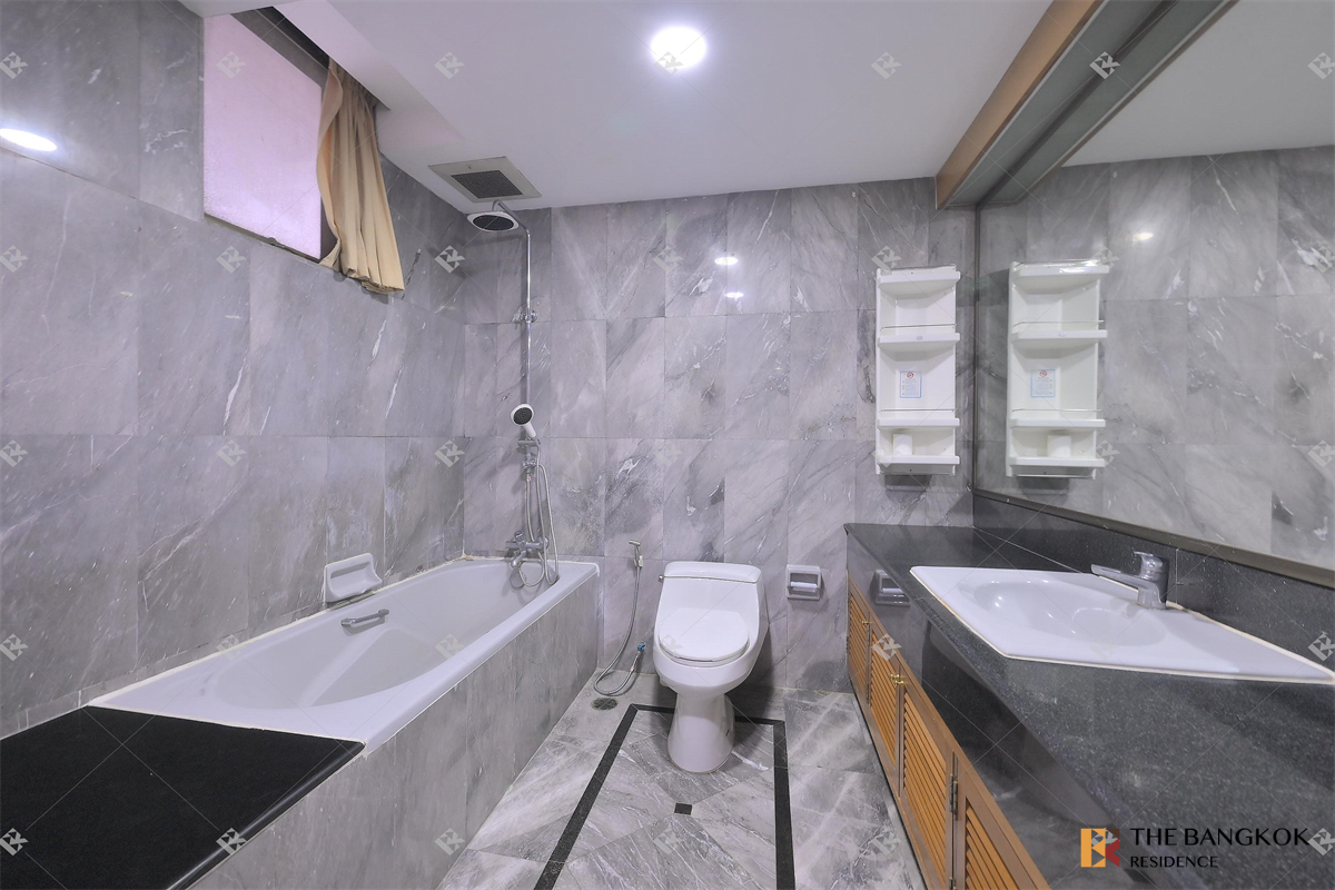 picture Looking for an owner for this special unit Ruamsuk Condominium - 3/10