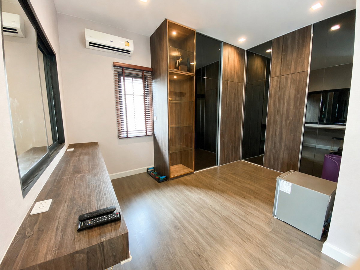 รูป 🔥 บ้านเดี่ยวหรู 2 ชั้น พร้อมอยู่ เพียง 13.8 ล้านบาท! 🔥 - รูปที่ 17/23