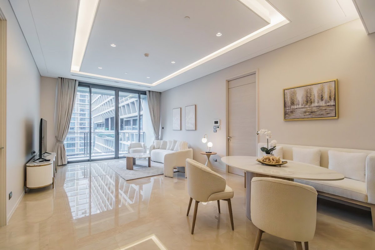 รูป The Residences at Sindhorn Kempinski ห้องฟีลดูอบอุ่น ลงตัวทั้งฟังก์ชันและการดีไซน์ โดดเด่นด้วยวิวสวนลุมพินีสีเขียวขจีที่มองเห็นได้จากในห้อง - รูปที่ 3/14