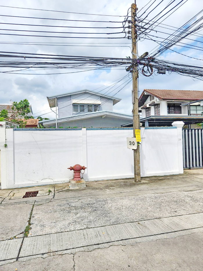 รูป สะพาน99 449 ม. MRT บางซ่อน 1.49 กม.  61 ตร.ว.  198 ตร.ม.  โลตัส ประชาชื่น1-7  บ้านเดี่ยว 2ชั้น 3นอน 2น้ำ พร้อมห้องนอนชั้นล่าง - รูปที่ 1/17