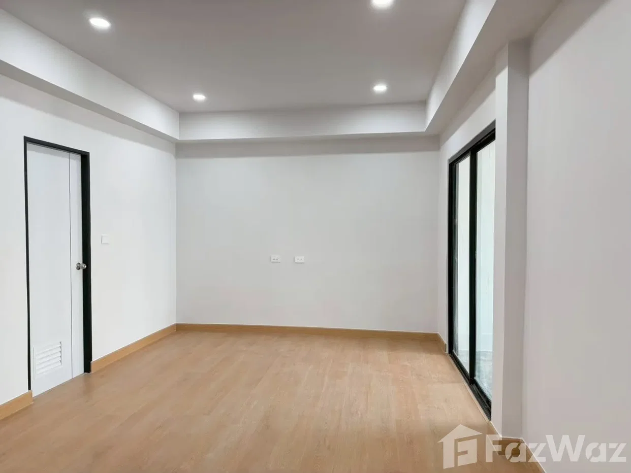 picture Newly Renovated 3 - Bedroom Single House with Garden 6657406 - 5/19