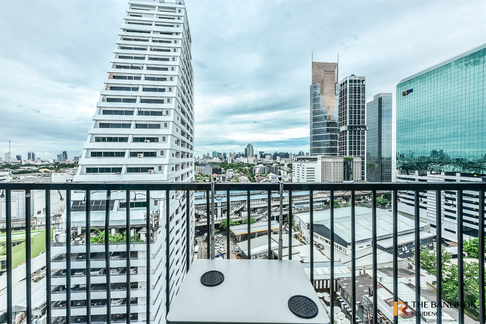 Noble ReD Easy Start with a City Dweller Lifestyle near BTS Ari