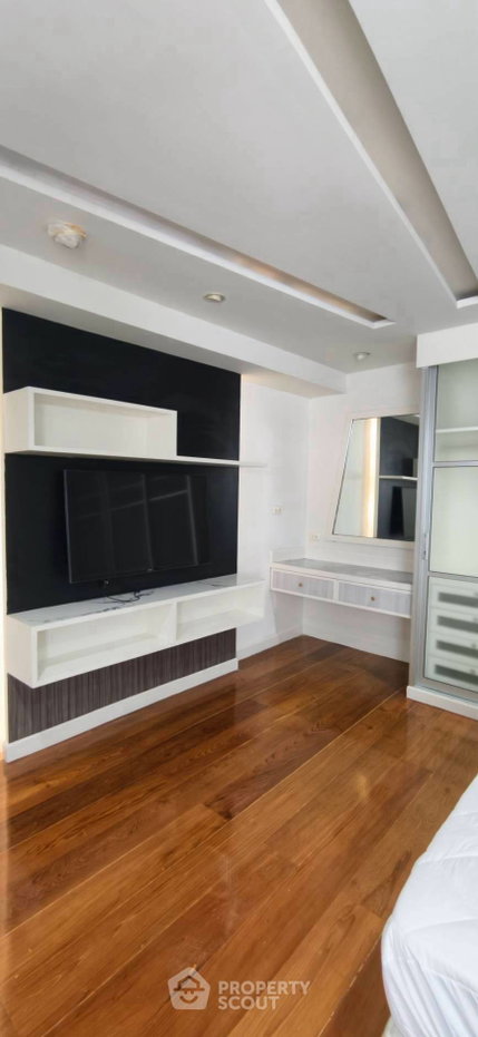 picture Pet-Friendly 3-BR President Park Condominium Near MRT Queen Sirikit (ID 3162889) - 16/19