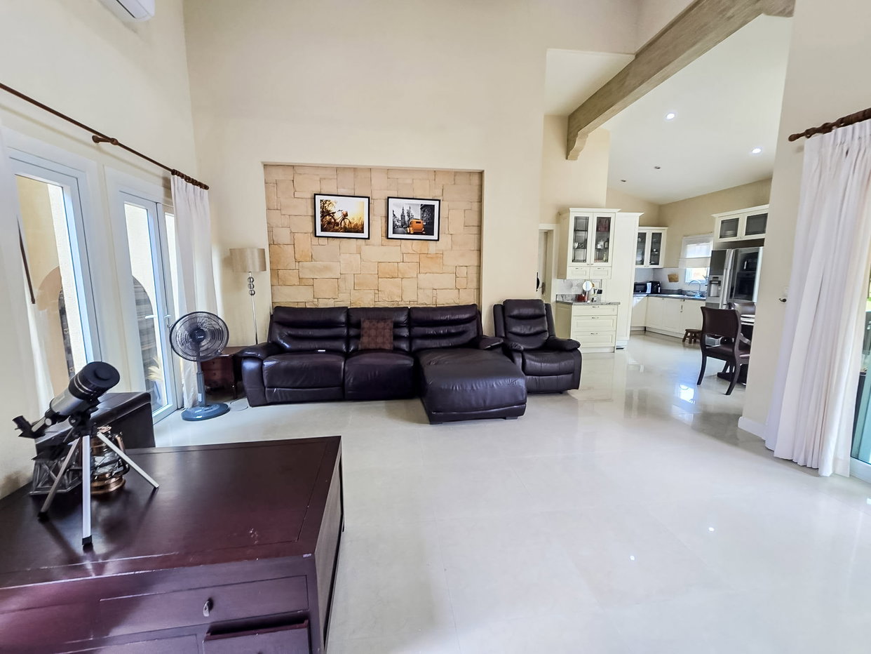 picture 3 Bedroom Modern Loft Mediterranean Pool Villa for Rent Pattaya - 6/16