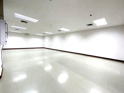 Office for rent Lam Luk Ka : OFFICE for Rant ZEER RANGSIT. Zeer Rangsit Shopping Center: The perfect choice for modern business owners.