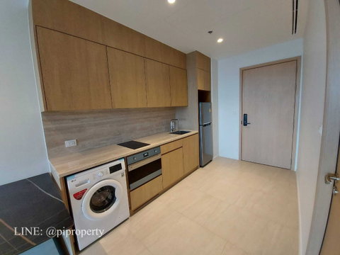 Luxury condo 1 bedroom unit for rent in Silom. BTS Surasak and Silom lifestyle. King Power Mahanakhon view.