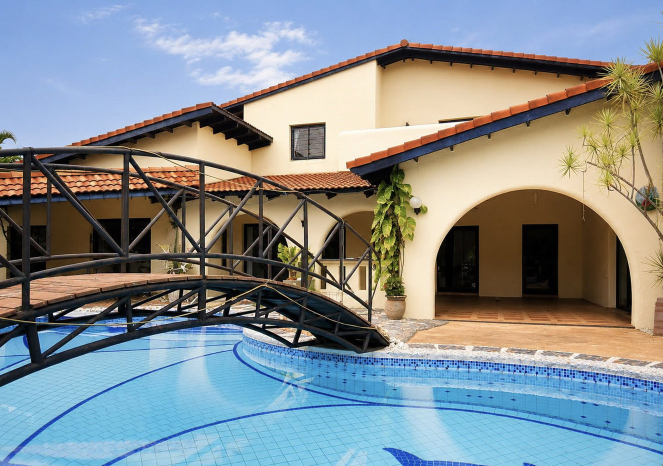 รูป 6 Bedroom Pool Villa for Sale Near Mabprachan Lake Pattaya - รูปที่ 1/23