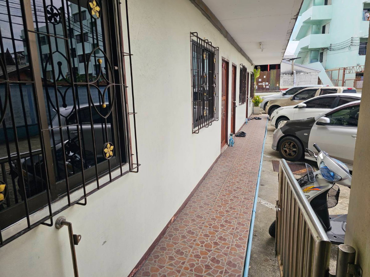 รูป ขายอพาร์ทเม้นท์ 3 ชั้น 27 ห้องนอน ผู้เช่าเต็ม รายได้ 99,000 บาท/เดือน ใกล้สถานีรถไฟฟ้าบางปะแก้ว - รูปที่ 6/8