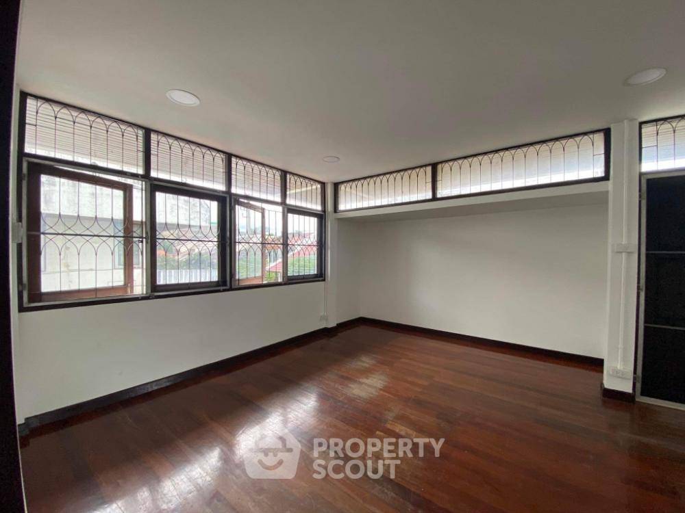 รูป บ้านเดี่ยว 4 ห้องนอน ย่านบ้านช่างหล่อ บางกอกน้อย ใกล้ MRT สนามไชย (ID 1347361) - รูปที่ 7/10