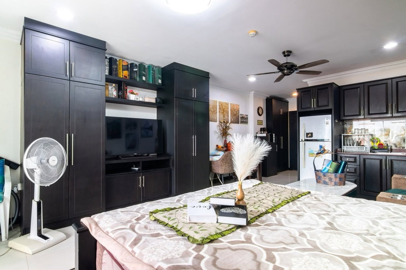 picture Studio Condo for Sale Platinum Suites Condominiums Jomtien - 3/13