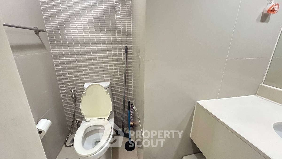 picture 200m From BTS Nana | 1-BR At The Trendy Condominium (ID 883679) - 11/11