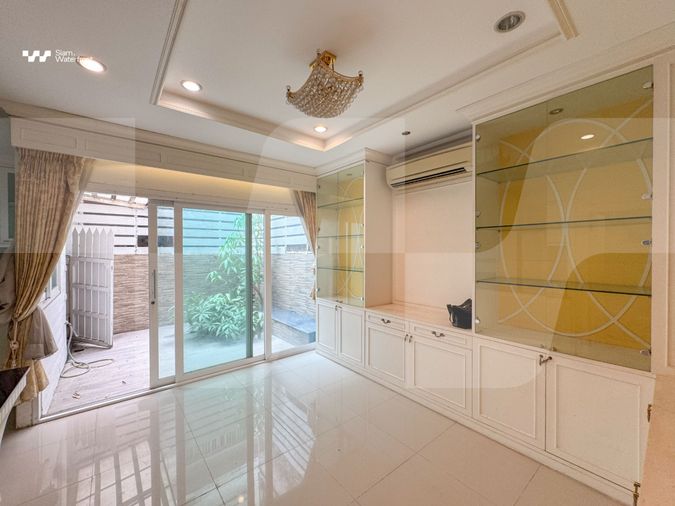 6-bed townhouse for sale, 267 sqm, 24.7 sq wah, Thanapat Haus Sathorn - Narathiwas